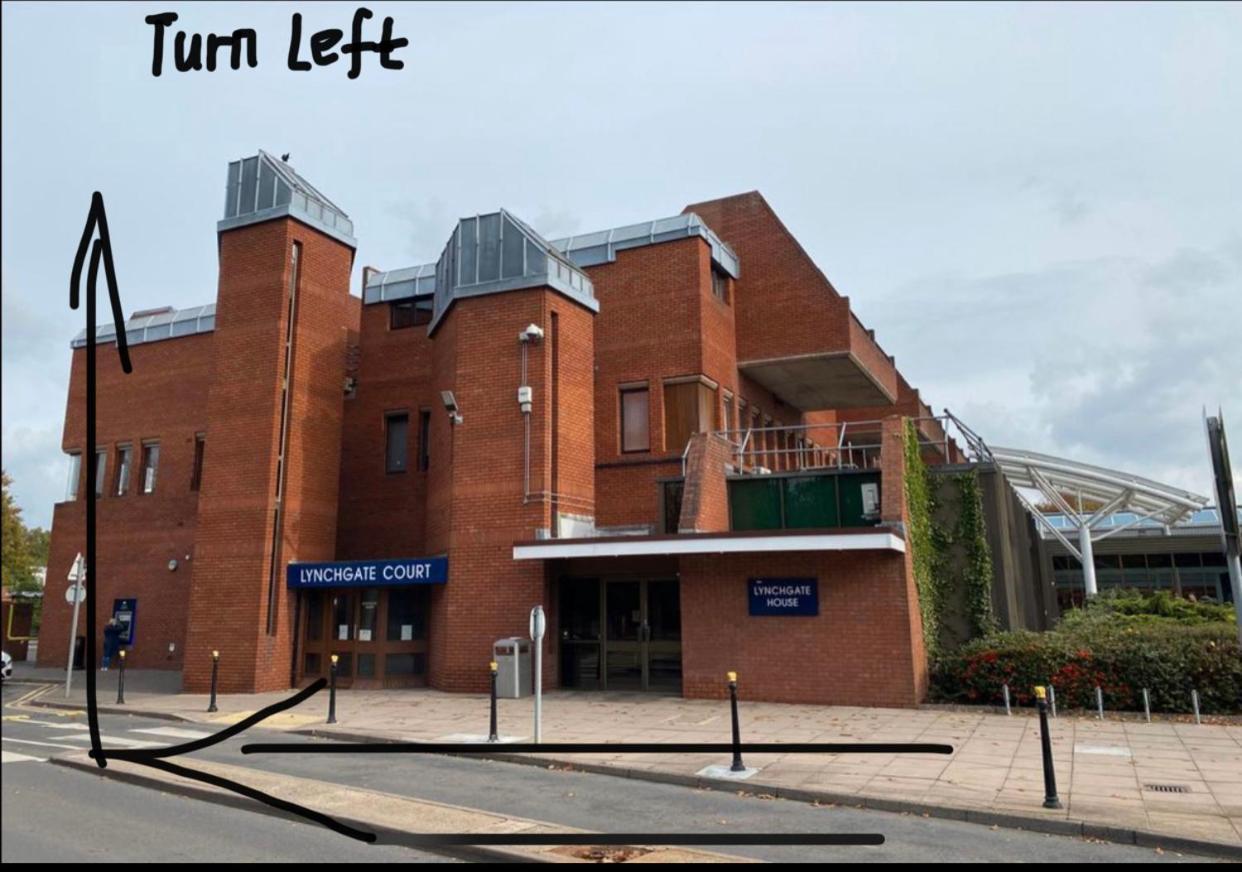 Apartment Two-bedroom Flat Close To Uni & Shopping Center With Free Parking *