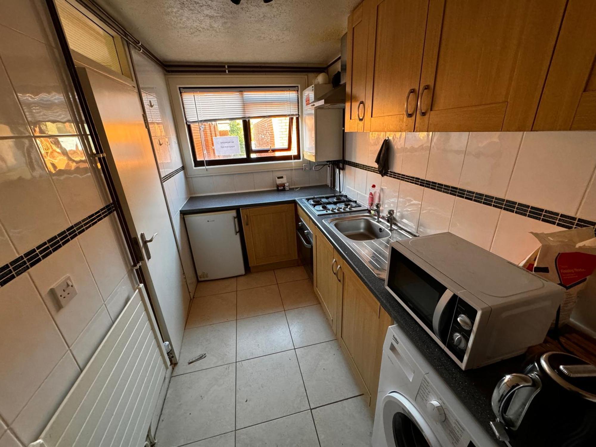 Two-bedroom Flat Close To Uni & Shopping Center With Free Parking Apartment
